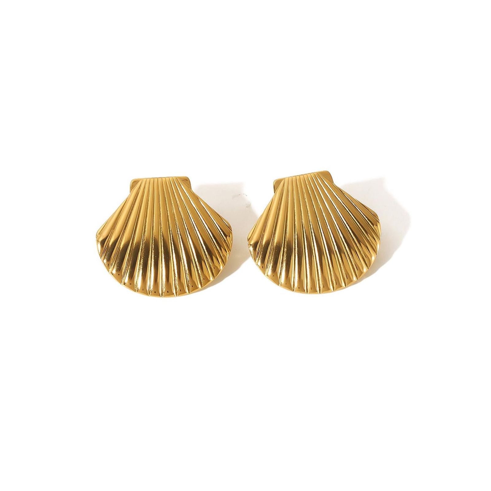 Shell shaped golden anti turnish earing