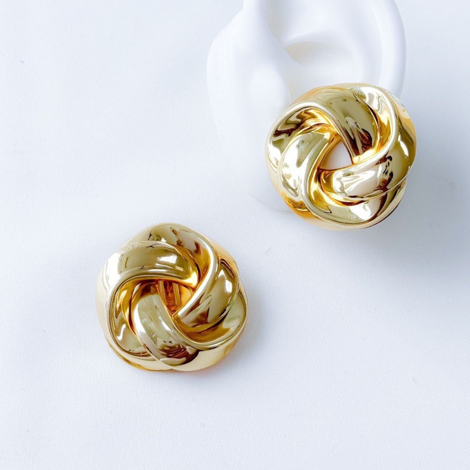 Tied ribbon shape anti turnish earing