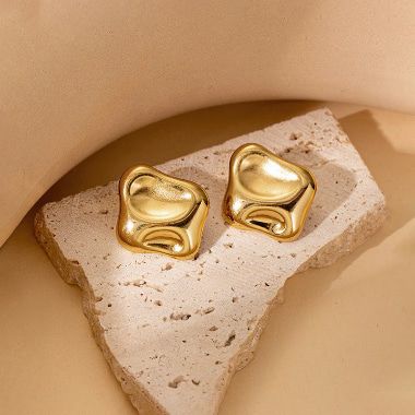 Awkward square shape earing