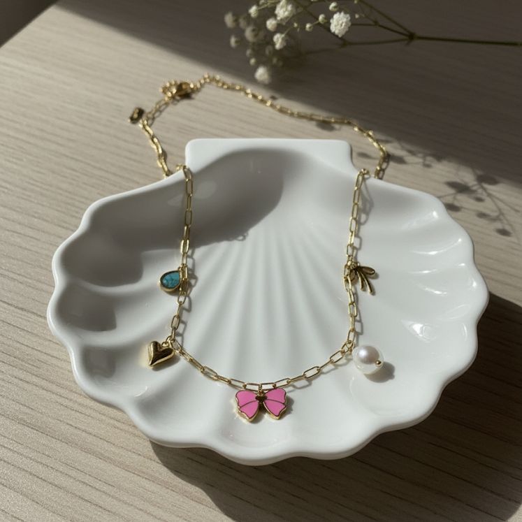 Multiple pendant  with bow locket chain